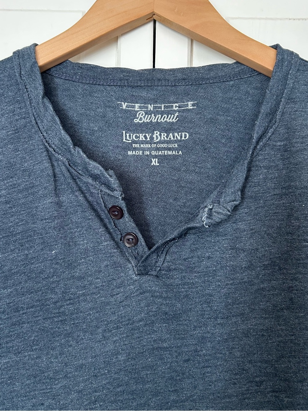 Lucky Brand Venice Burnout Men’s Size XL Short Sleeve Notch Neck Tee